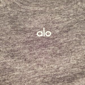 ALO Yoga Shirts - Alo Yoga Ragland Crew Neck T Charcoal heathered L ALO Yoga Shirts - Alo Yoga Ragland Crew Neck T Charcoal heathered L